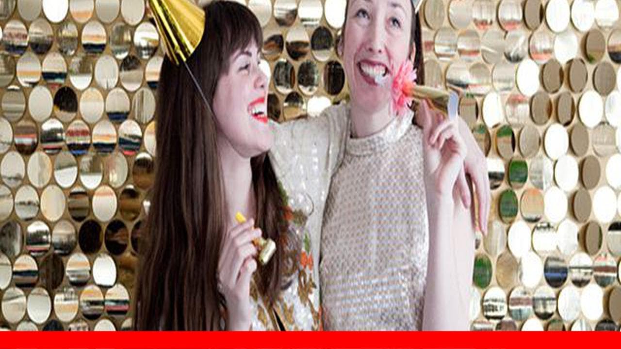14 Photo Booth Ideas For Your Next Party 🛋️