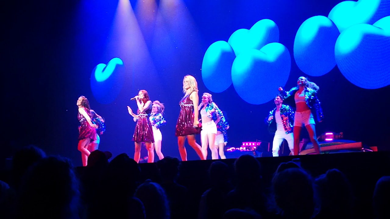 20 jaar K3 show | medley | Liefde is overal, jij bent de bom & toveren