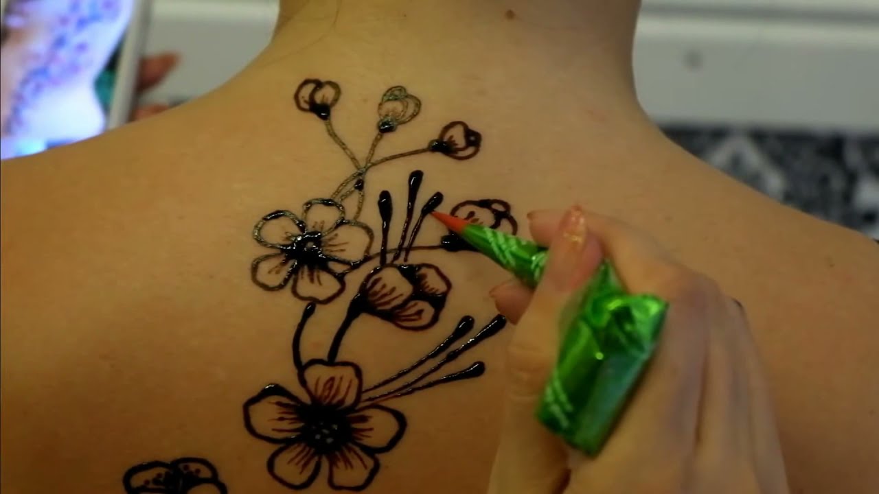 Hennafest&eacute;s, Kotrocz&oacute; No&eacute;mi Hennafestő