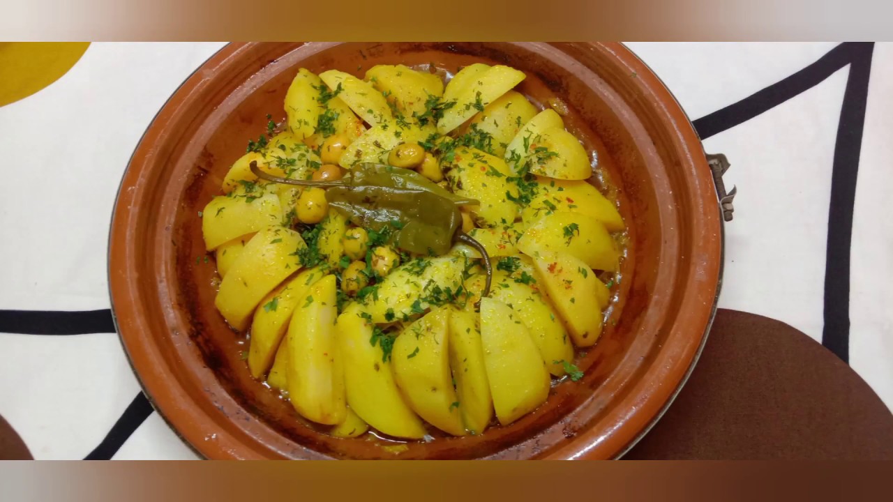 طاجين باللحم و بطاطا و الزيتون ، دغيا كيوجد و كايجي بنييين.