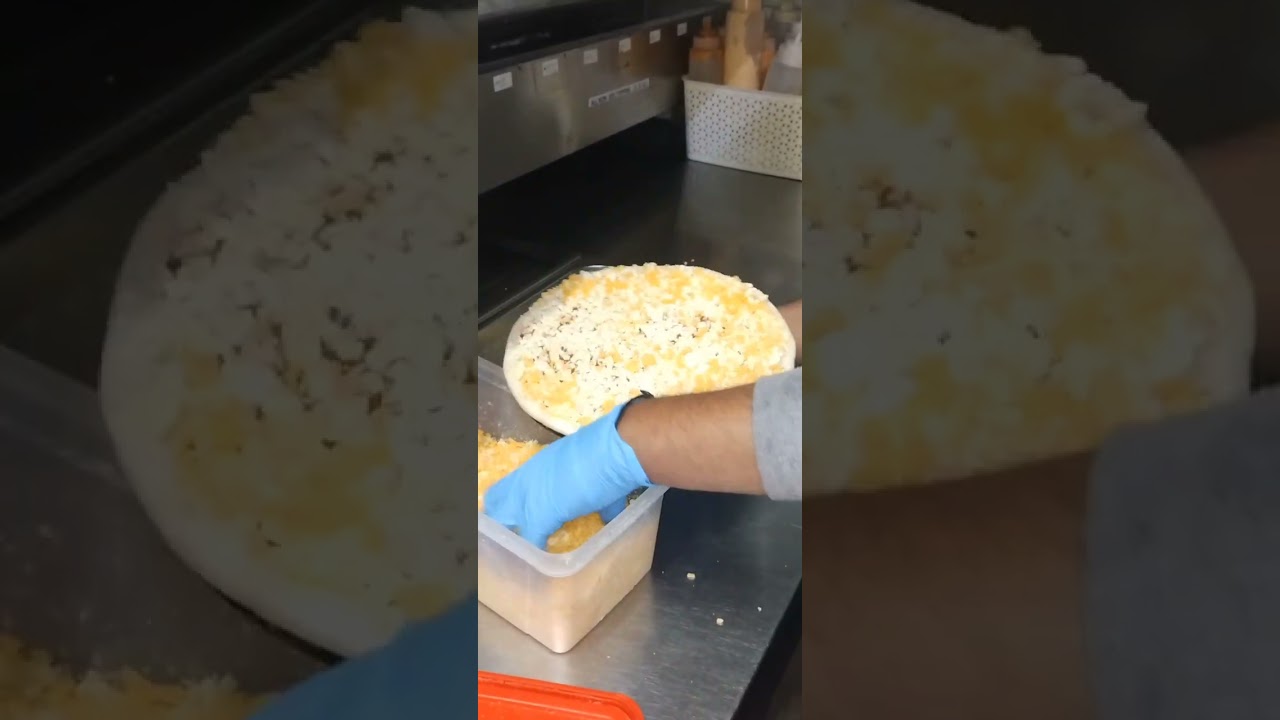 Paneer 65 pizza 😋🍕 like subscribe 😄😱 cheese 7 pizza 😋🍕🤤#cheesepizza  #paneertikka 🍕🤤🍕😱 subscribe 