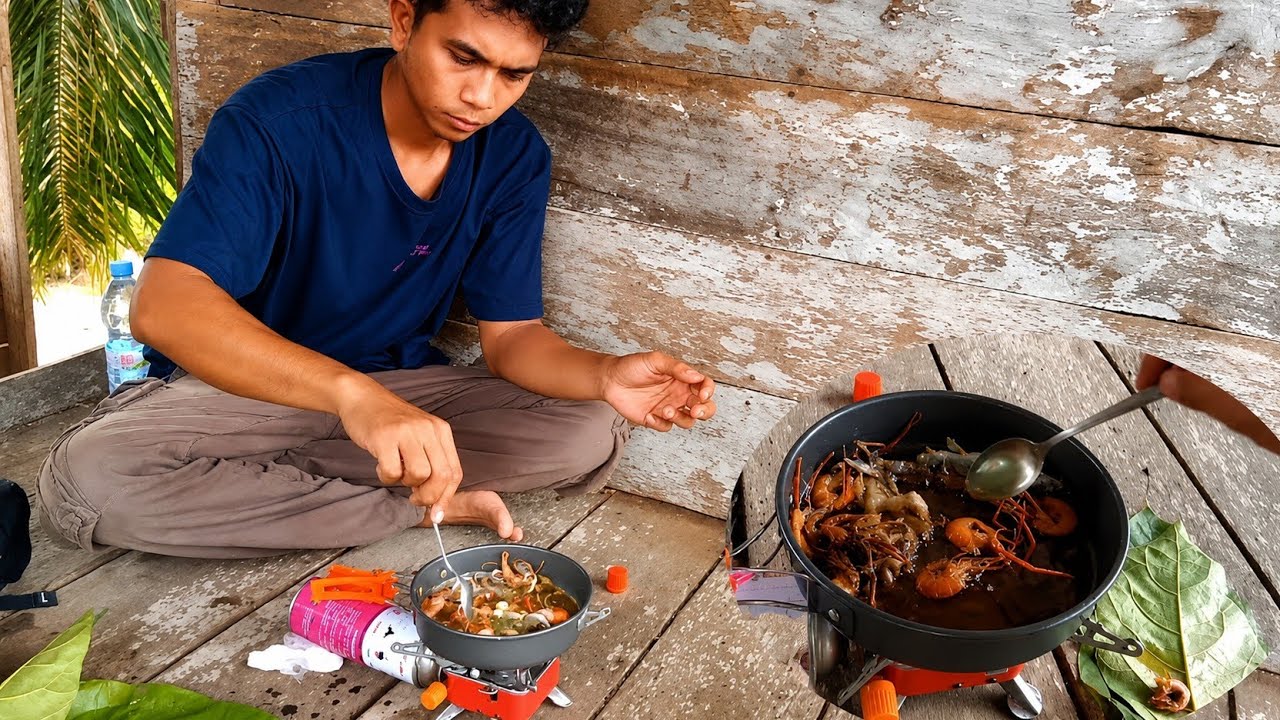 Masak Ikan Dan Udang Hasil Mancing  dan pasang bubu  Di Gubuk Tua. 
