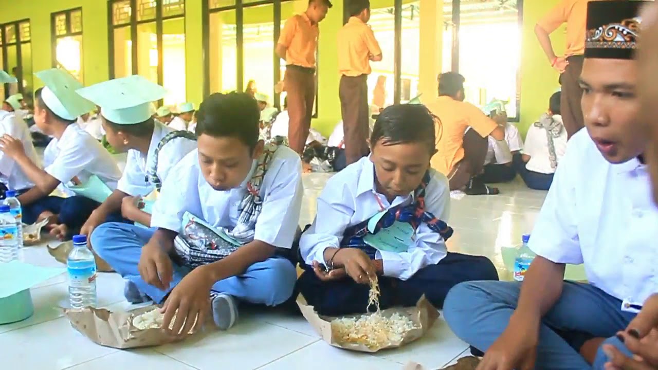 MOS ( Masa Oreantasi Sekolah ) Siswa Siswi Manb'aul Ulum