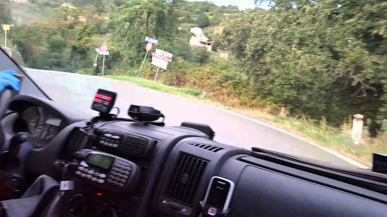 (ON BOARD) Ambulanza in arrivo su motociclista