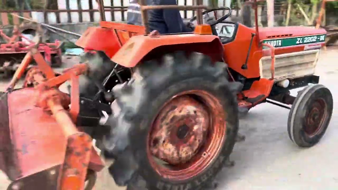 KUBOTA ZL2202-M เครื่องดี เกียร์ดี อุปกรณ์1ชิ้น โรตารี่ราคา55,000บาทสนใจโทร080-996-8575อรุณ