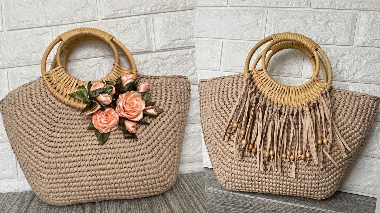 Сумка-корзинка крючком из рафии с ротанговой ручкой. Raffia crochet basket bag with rattan handle