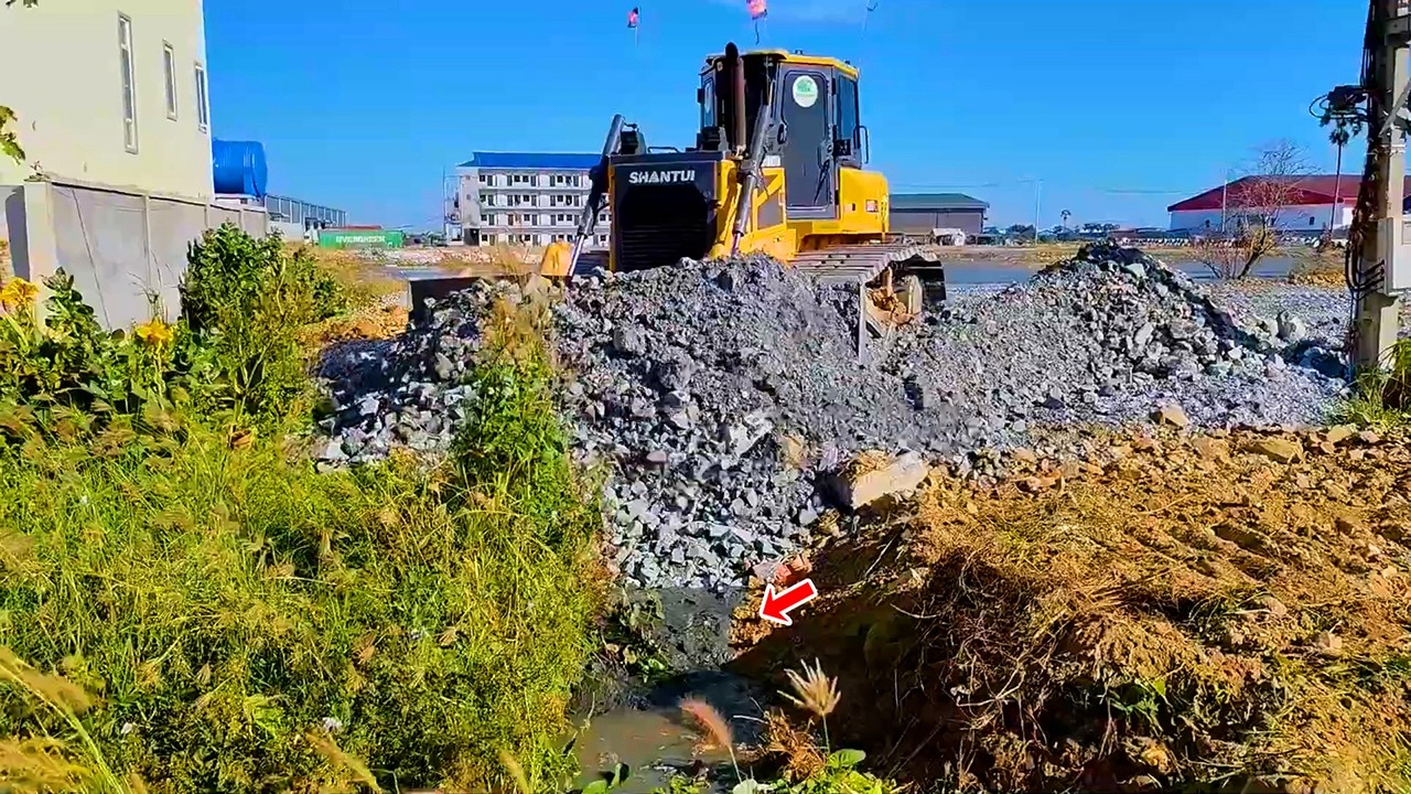 Yidop dump truck drop stone start up landfill delete flooded near road with SHANTUI C3 complete land
