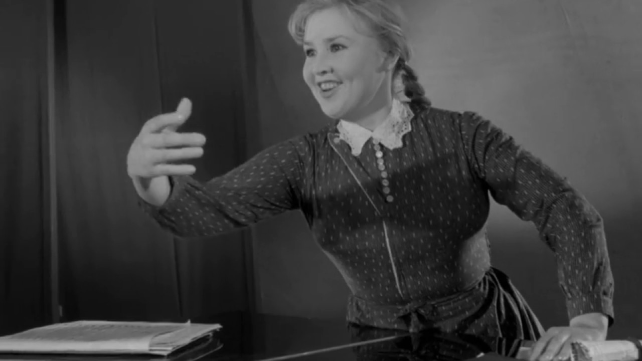 Исполняет Бурлакова Фрося (Вдоль по Питерской, Ария Розины)