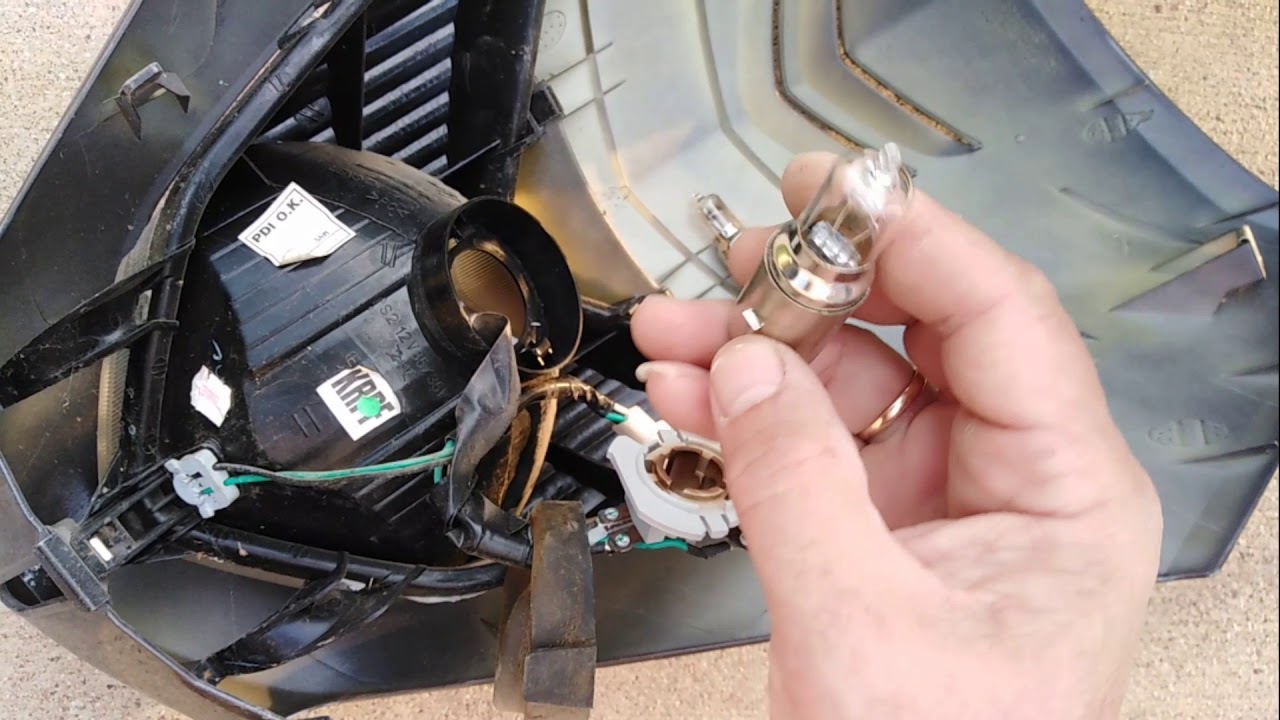 How to change lamp and aim headlight on Honda scv 100 Lead