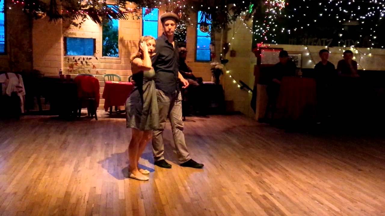 Intermediate Lindy Hop:  Spinning!