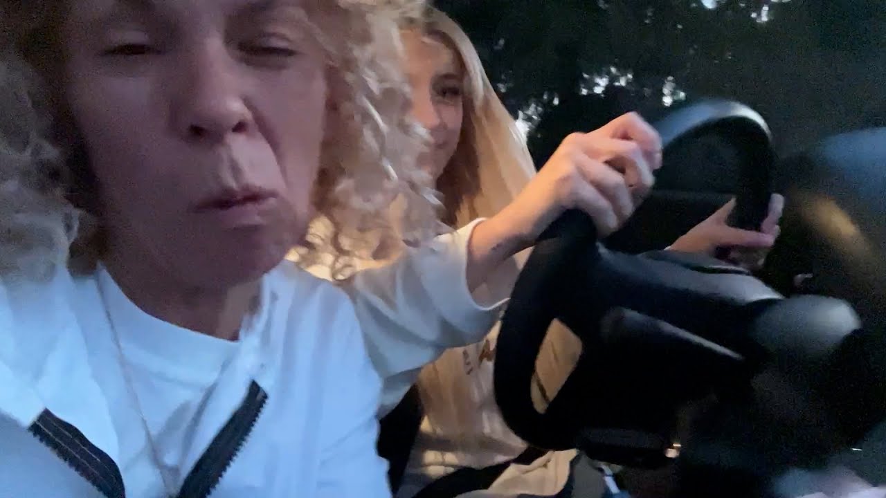 APRENDO A MANEJAR CON MI MAMÁ