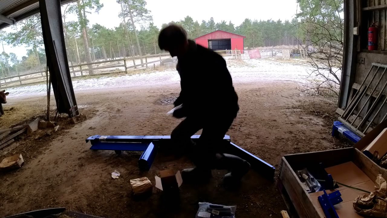 Bygger ihop en gödselskrapa