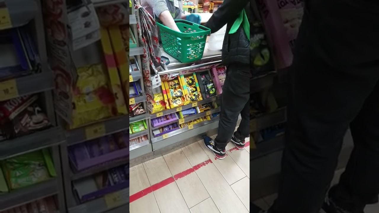 How cashiers work in a grocery store in Russia #shorts