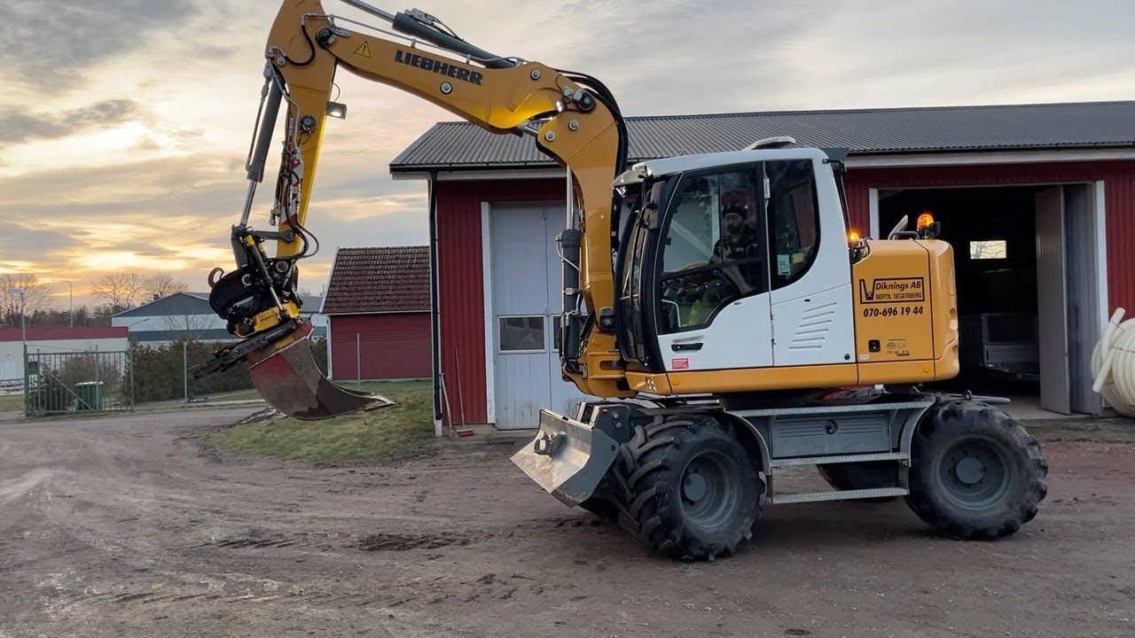 Köp Grävmaskin Liebherr A 912 Compact på Klaravik