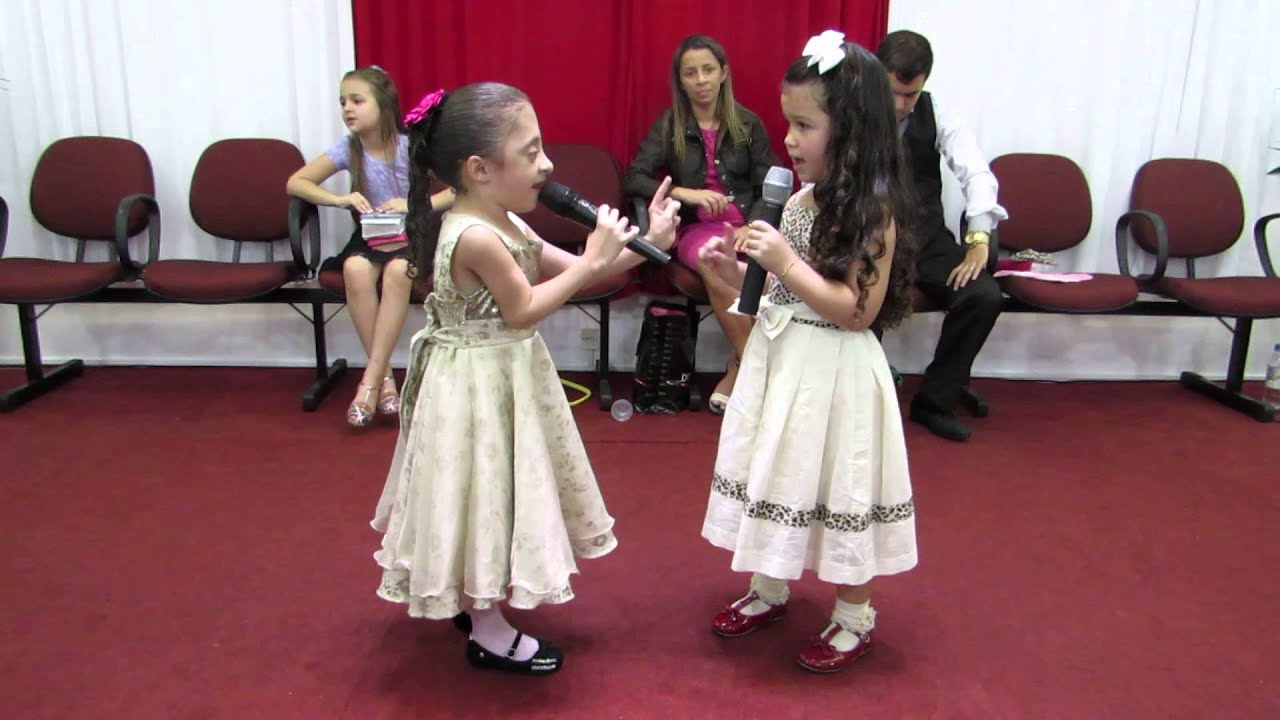 PHAMYLLA E KAROL MENINA QUE OSSOS DE VIDRO