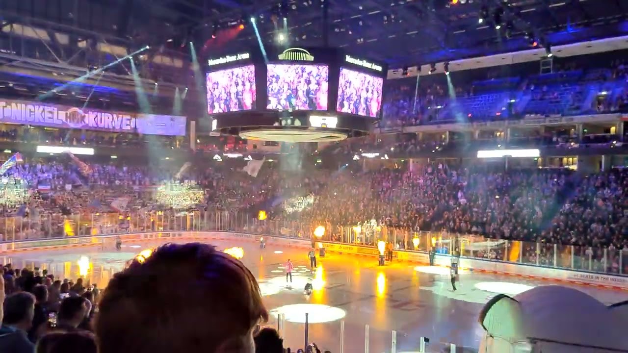 Eisbären Berlin Einlauf Feuerwerk. 2023