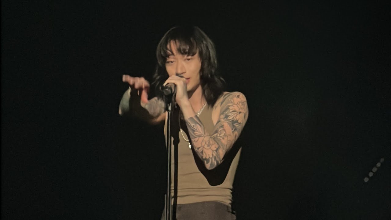 keshi 'Kiss me right' Montreal 4K Fancam