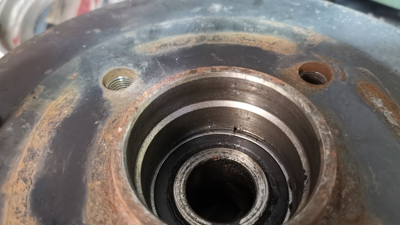 Changement roulement arrière frein tambour Peugeot 206