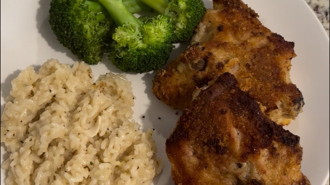 Breaded chicken thighs baked in the oven and creamy lazy risotto 🍗🍚 #fypage  #recipe #rice #chicken 