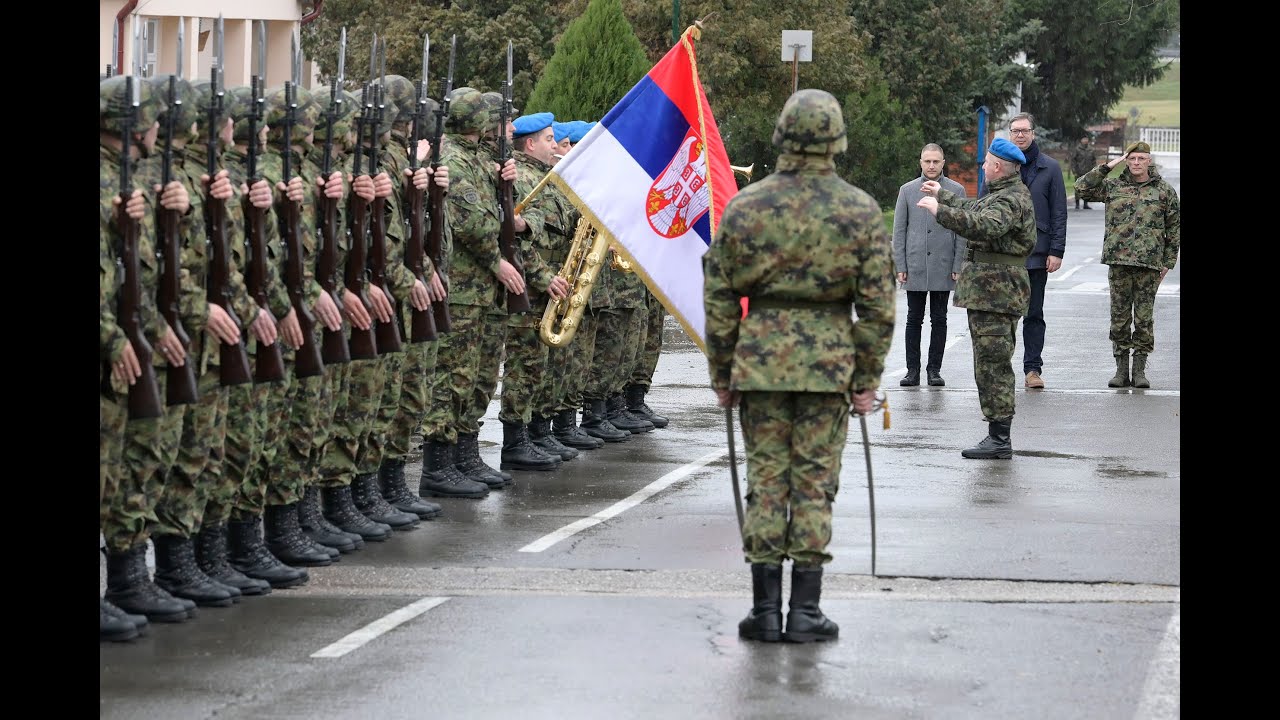 Predsednik Vučić stigao u kasarnu „Mija Stanimirović“