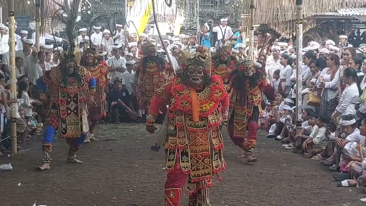 PIODALAN RING PURA MAKSAN TEJAKULA PASUKAN SUGRIWA ( wayang wong tejakula )