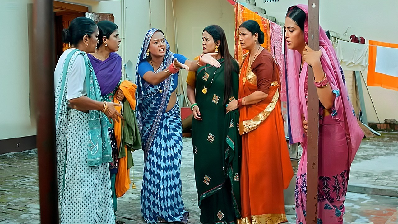 इस दीदी के पेट में पल रहे बच्चे को मारने के लिए जान भुझकर यहाँ सर्फ़ कापानी गिराया ताकि दीदी गिर जाये