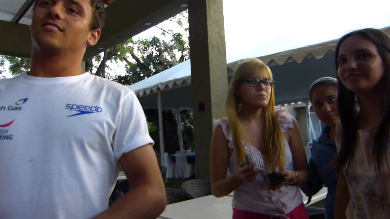 Tom Daley speaking spanish #TeamNoKisses