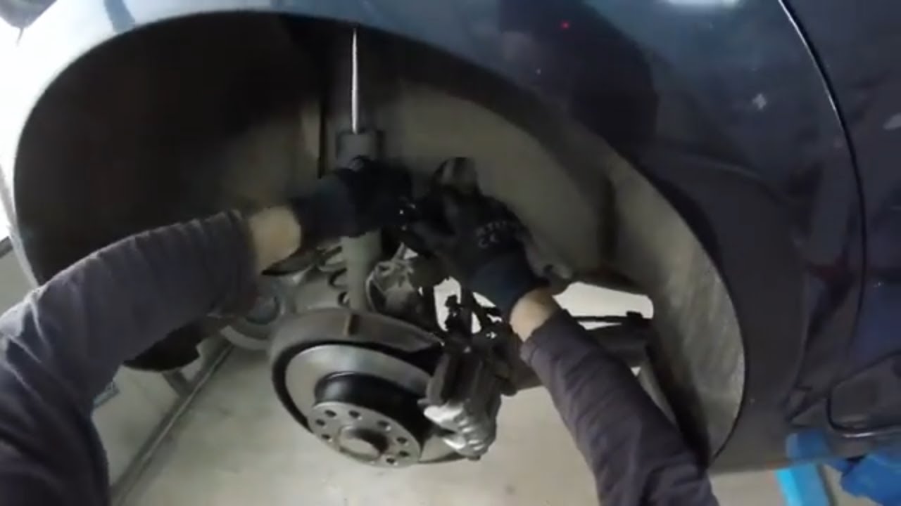 VW Golf mk5 / Golf Plus rear brakes replacement