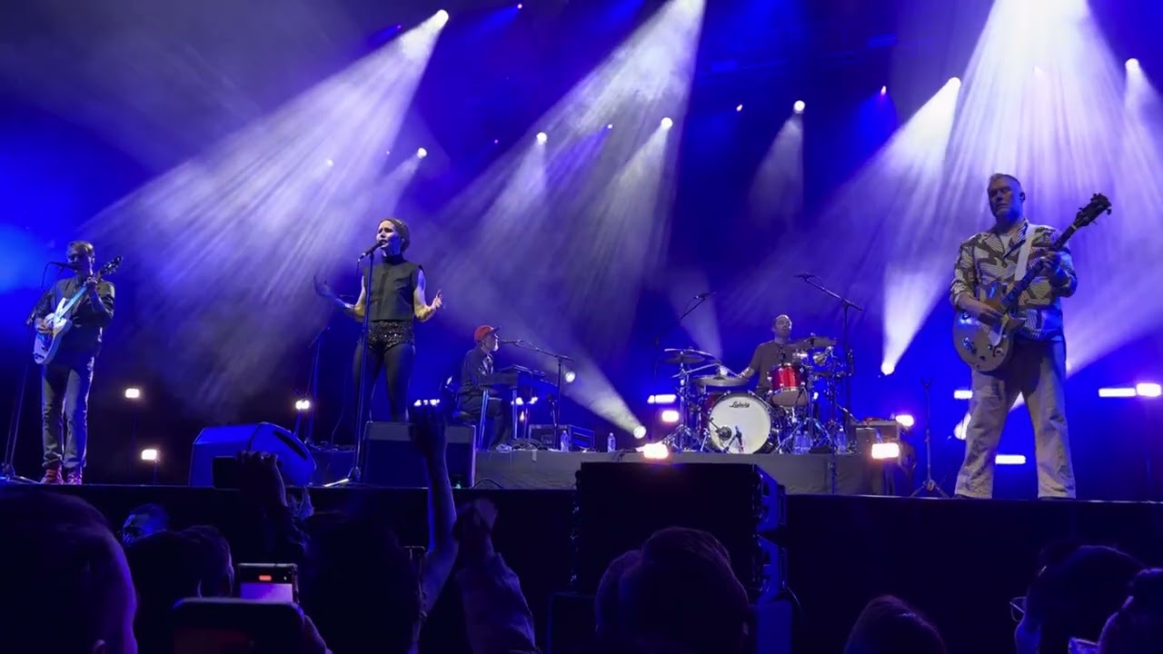 The Cardigans - Communication. Live 2026 CDMX