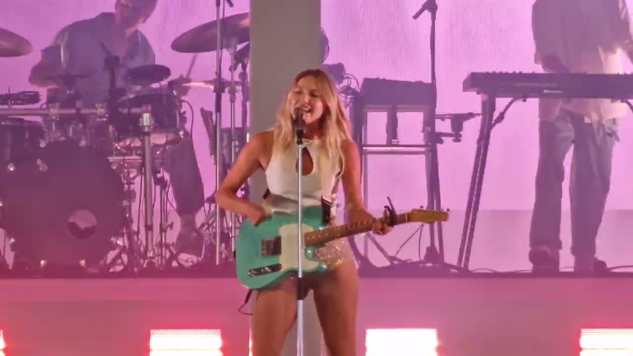 Astrid S - First to go (Live at Øyafestivalen, Oslo 09.08.2024)