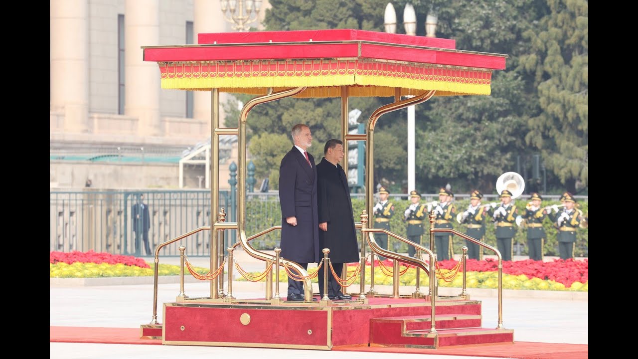 Ceremonia de bienvenida a Sus Majestades los Reyes