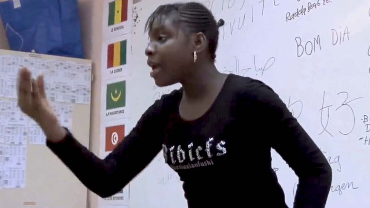 LA COUR DE BABEL Bande Annonce (Documentaire - 2014)