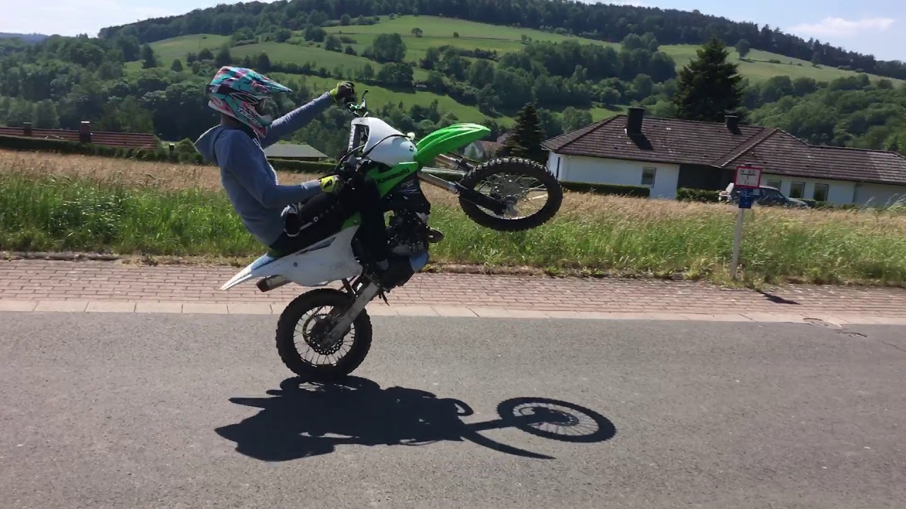 KX 85 Wheelies