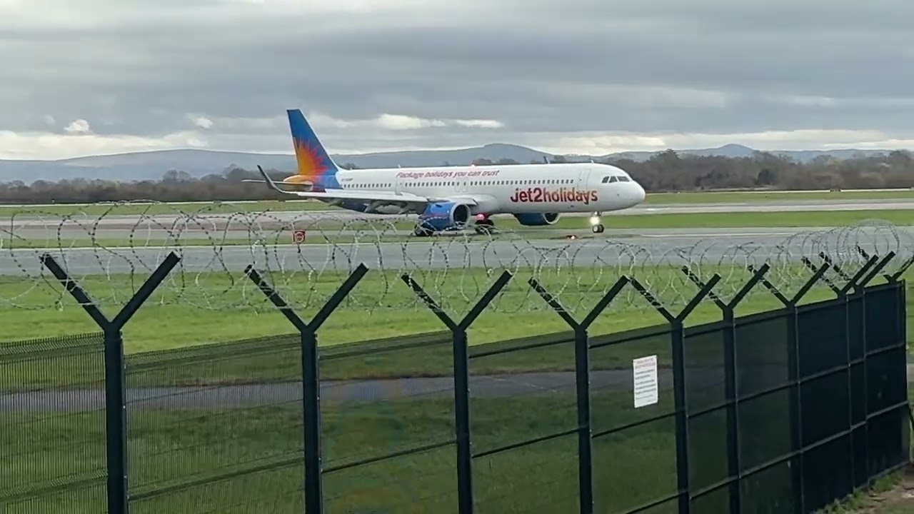 Jet 2 holidays A320 Arrival to Manchester
