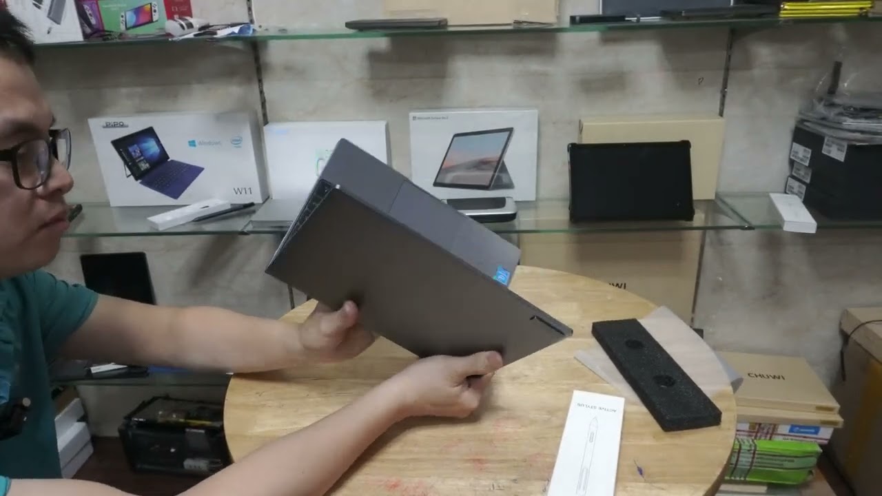 Trên tay Mini laptop Chuwi Minibook X - màn hình đục lỗ và viền siêu mỏng