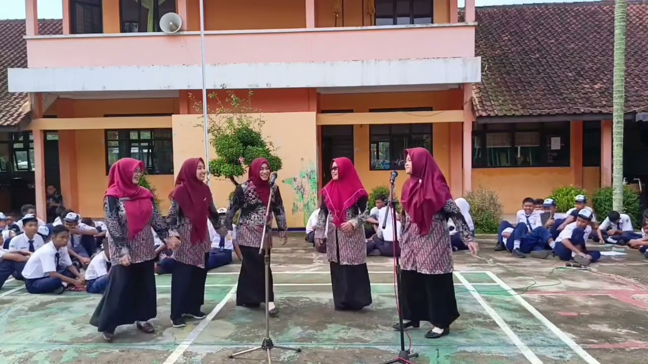 Rukun sama teman oleh grup CEO