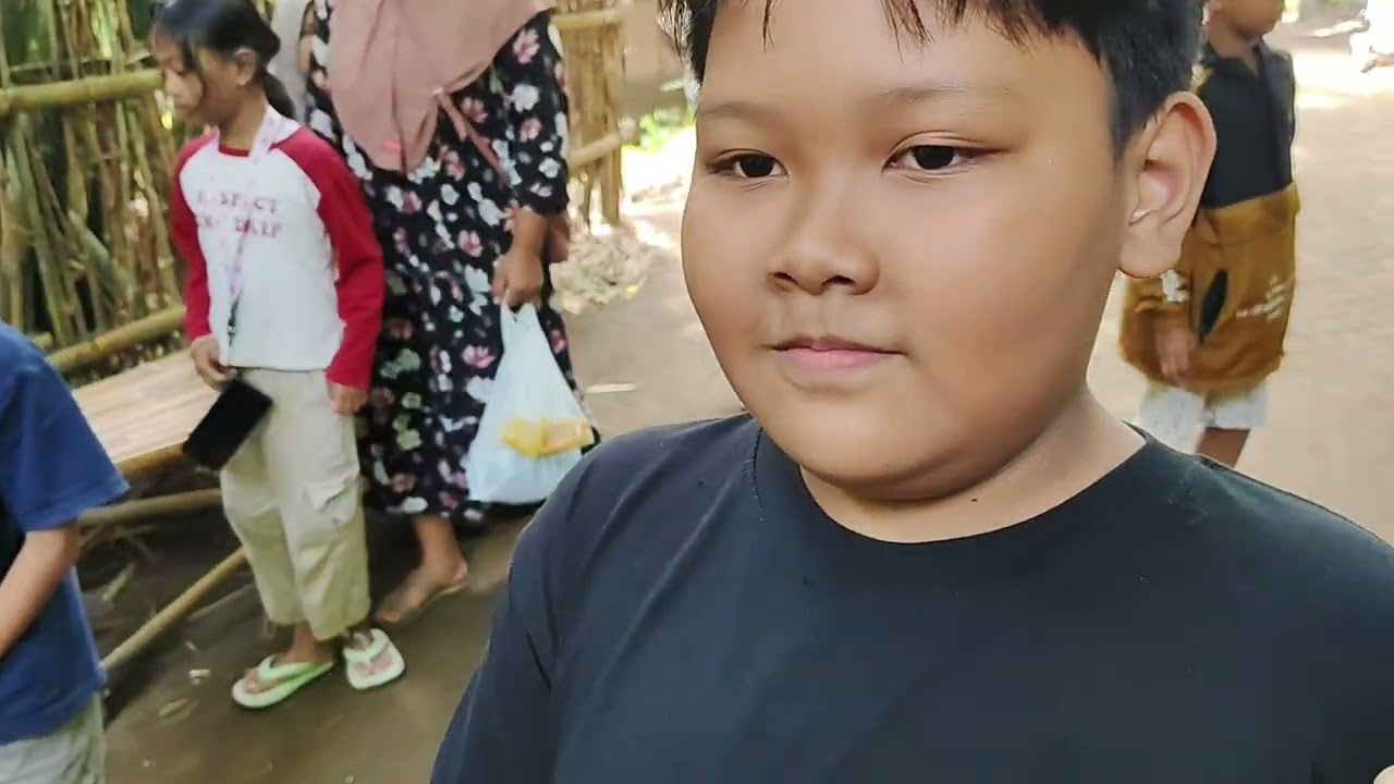 Tukar uang dulu buat jajan di Boon Pring
