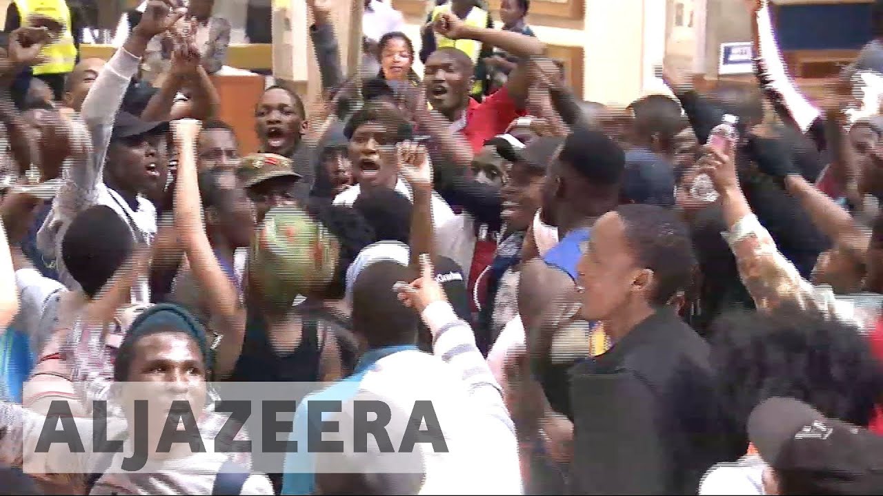 South Africa: Arrests as student protests turn violent