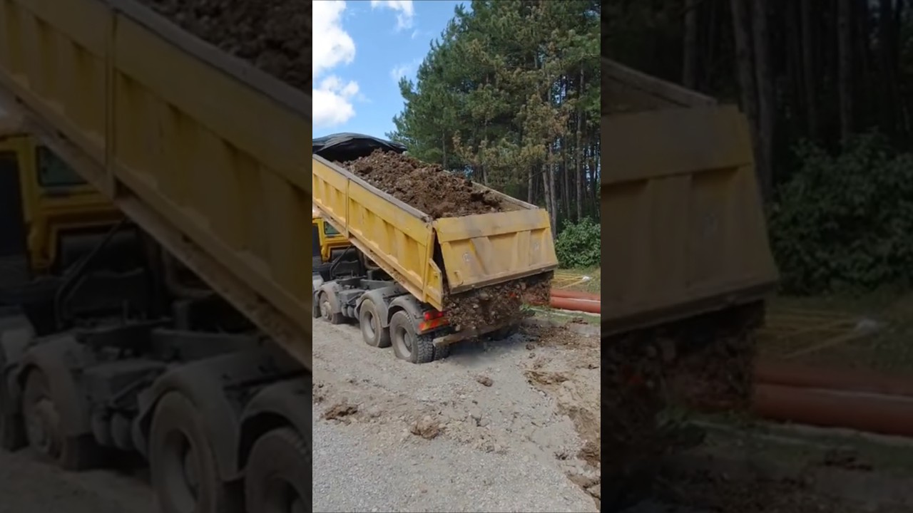 A dumper tipping is always cool #constructionsite #earthmovers #haultruck #dirt