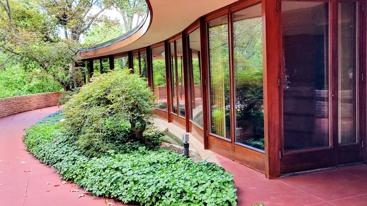 Frank Lloyd Wright's, 1952 Usonian style, Laurent House, Rockford Illinois -- Armature Docent Tour