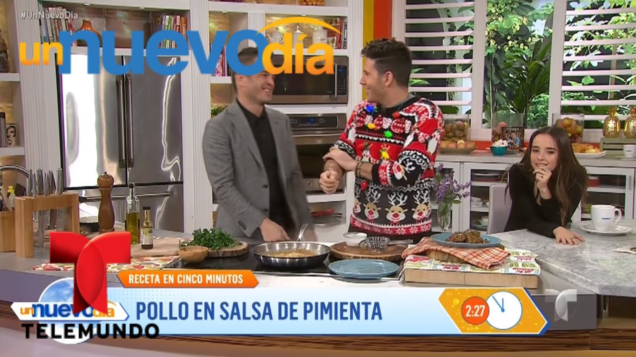 Kuno Becker cocina con el chef James un Pollo en Salsa de Pimiento | Un Nuevo Día | Telemundo