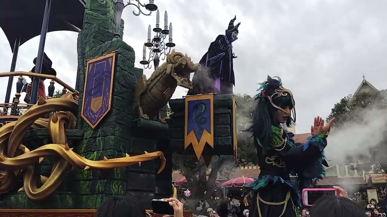 ヴィランズパレード「ザ・ヴィランズ・ハロウィーン“Into the Frenzy”」11月5日　カラスダンサーポジション🐦‍⬛マレフィセント&ミッキー停止位置