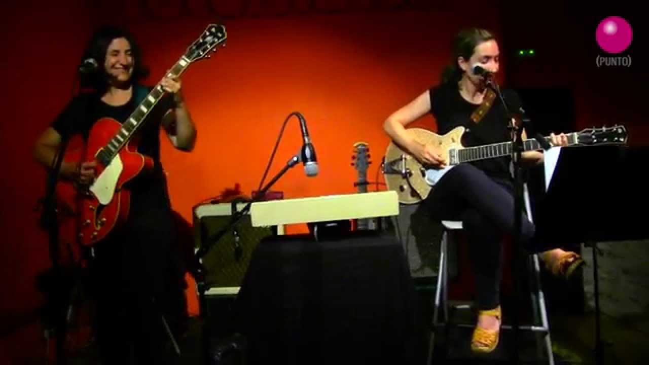 PAULINE EN LA PLAYA - TITUBEAS @FotomatonBar 26/06/2015 @FabTormentas @pauline_oficial