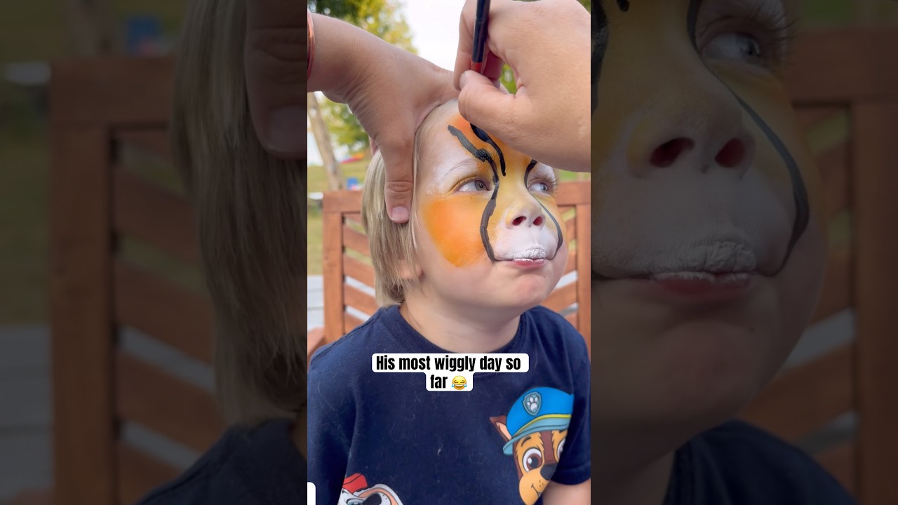 Cute tiger face painting #tiger #facepaint #facepainting #facepainter #facepainttutorial #shorts