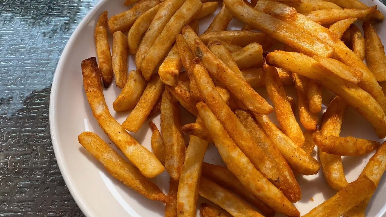 Замороженный картофель фри во фритюрнице