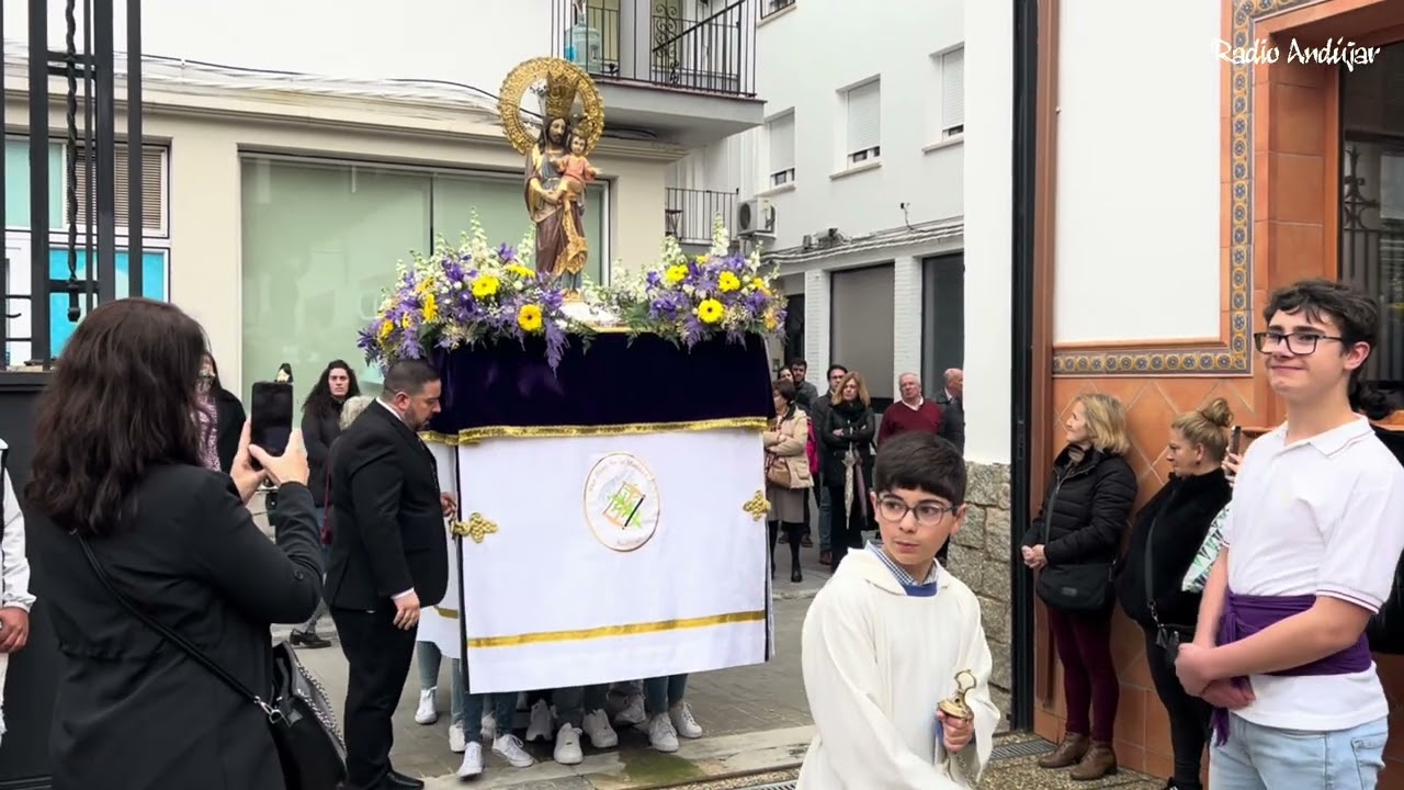San José de la Montaña procesiona en Andújar pese a la amenaza de lluvia