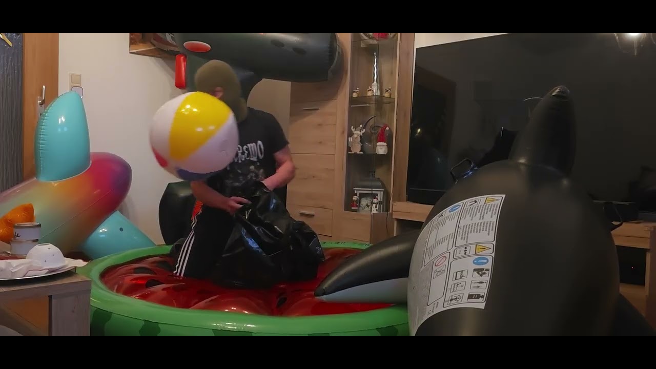 Beachball ride and pop inflatable r2p