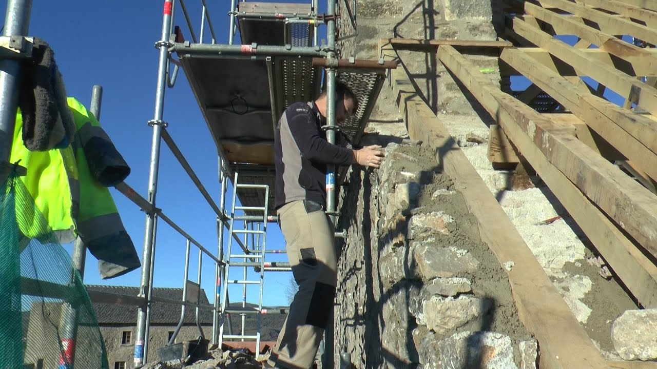 TRAVAUX CHATEAU TRANCHE 2 COUVERTURE EPISODE 11 ARASEMENT DES MURS