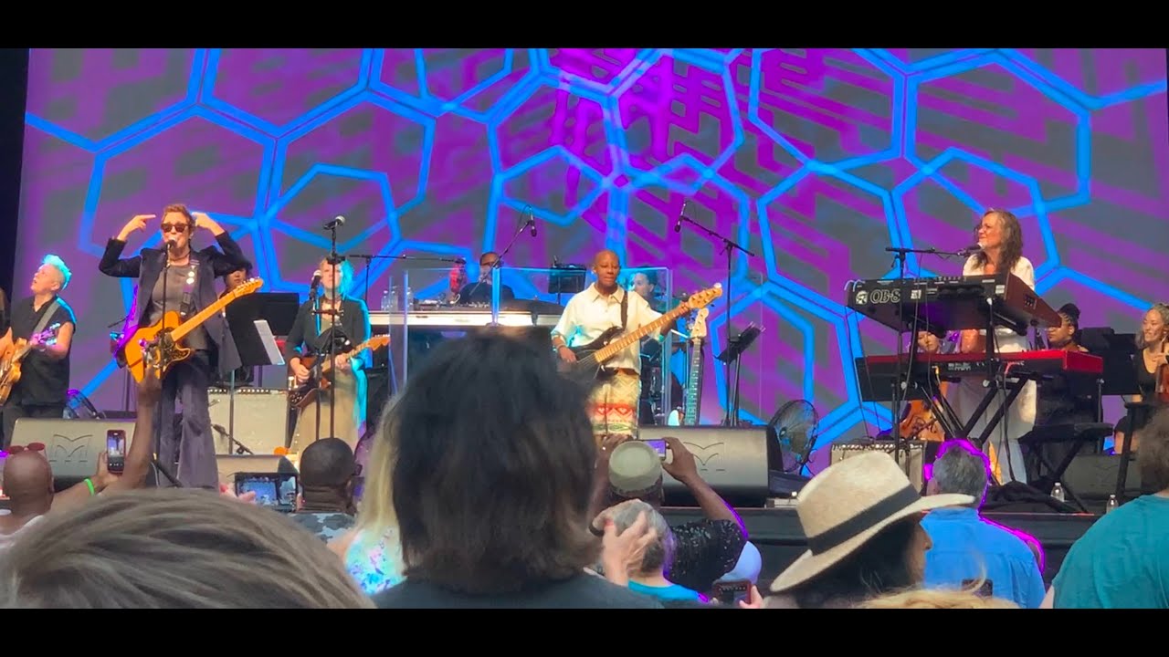 Wendy & Lisa. 1999 + MOUNTAINS (Prince & The Revolution). Lincoln Center. June 22, 2025.
