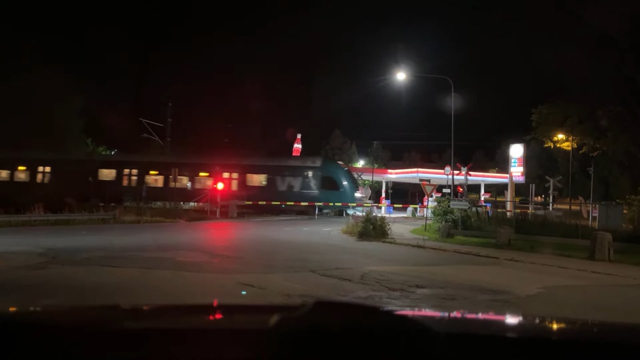 Random Railroad crossing Live 62 (will we see any trains tonight…?)
